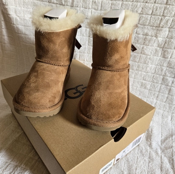 UGG Other - T Mini Bailey Bow II UGG 9c Chestnut Brown